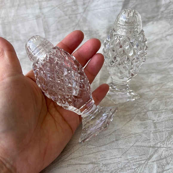 Elegant Vintage Crystal Glass Salt and Pepper Shakers - Picture 3 of 4